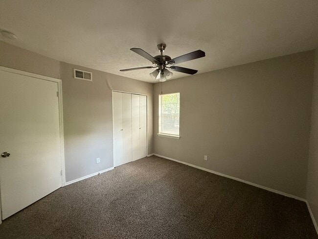 Building Photo - 9560 Crestshire Dr