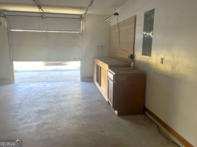 Building Photo - 603 Plantation Village Dr