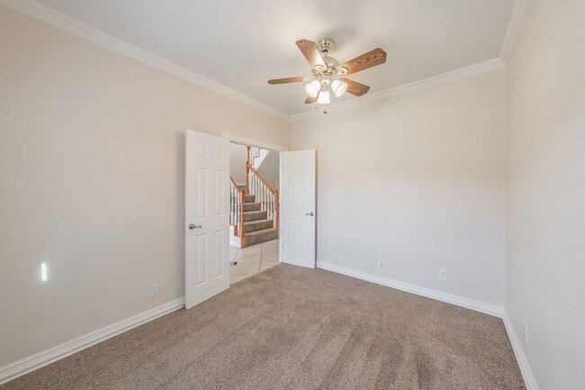 Building Photo - Spacious 5 Bedroom Home with Walk-Out Base...