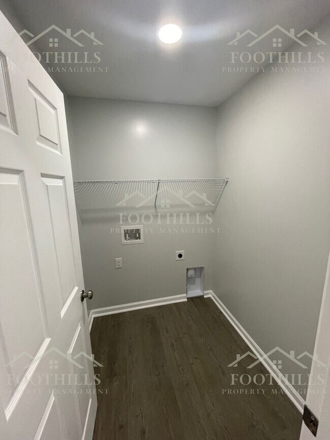 Building Photo - 103 Rhoe Cir