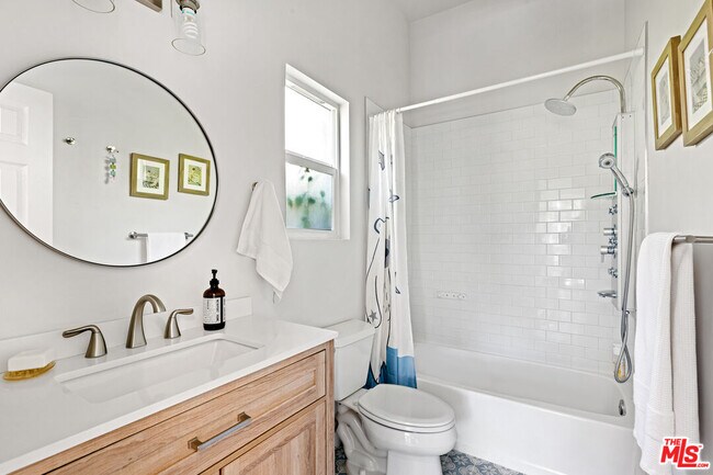 Building Photo - 3866 Alta Mesa Dr