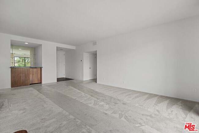 Building Photo - 1167 S Roxbury Dr