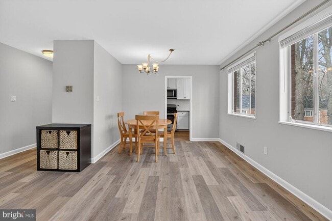 Building Photo - 10423 Montrose Ave