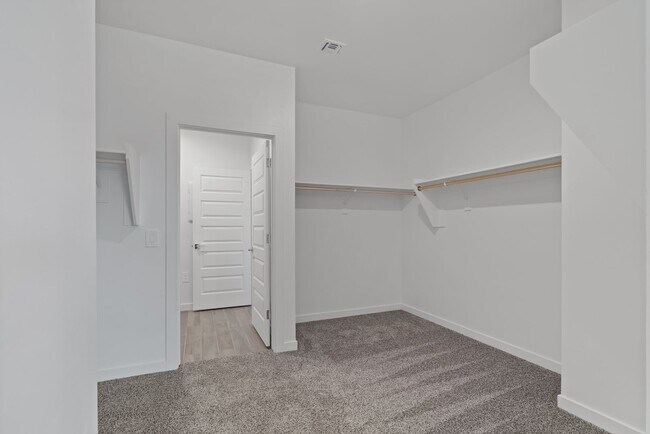 Building Photo - 12437 W Old Farm Dr