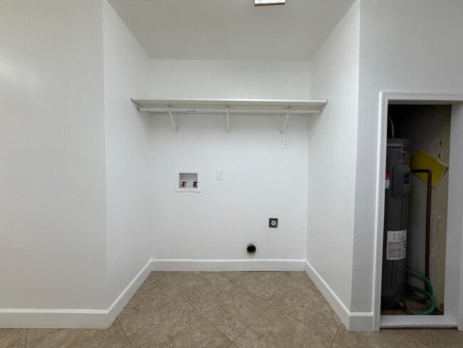 Building Photo - 5337 E Thunderbird Rd