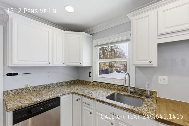 Building Photo - 1212 Pensive Ln