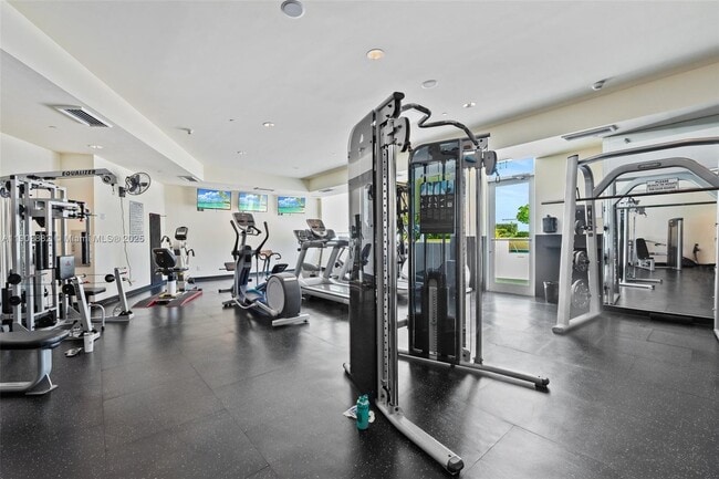 Building Photo - 2475 Brickell Ave