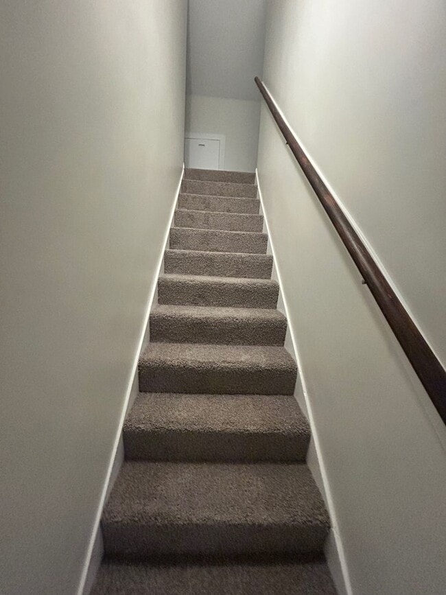 Building Photo - 270 W Pine St NE