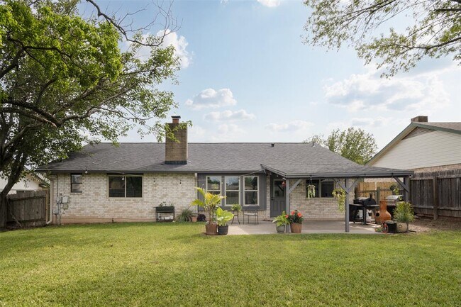 Building Photo - 304 Skyloop Dr