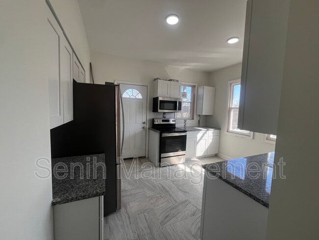 Building Photo - 2972 Field St