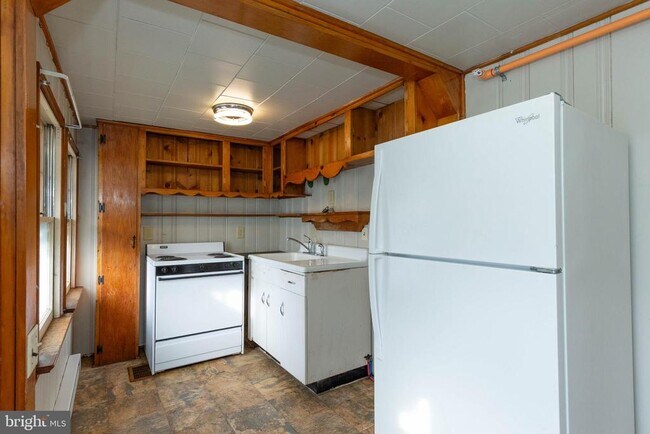 Building Photo - 326 E Liberty St