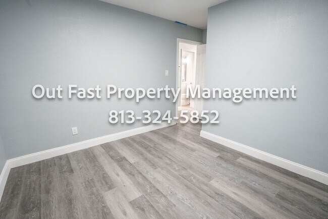 Building Photo - Bright Corner-Lot Home Near Bayshore and City Conveniences