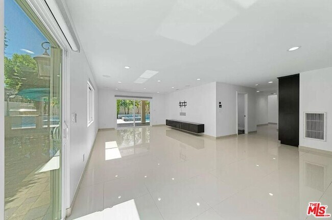 Building Photo - 6243 Berquist Ave