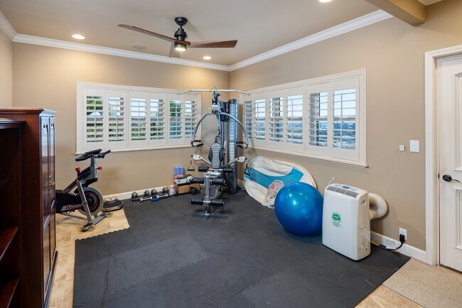 Building Photo - 1170 Kaumailuna Pl