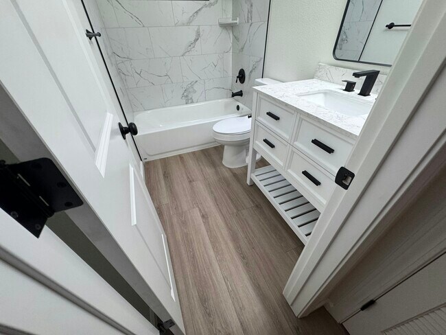 Building Photo - 2122 N Glenn Ave