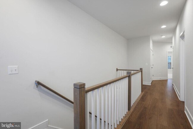 Building Photo - 43421 Farringdon Sq