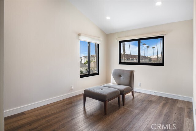 Building Photo - 718 S Catalina Ave