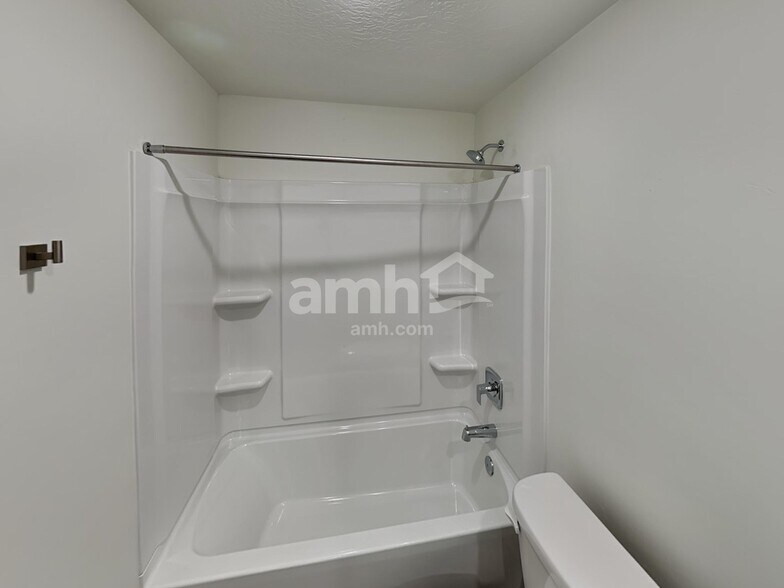 Building Photo - 13947 E 101st Ave