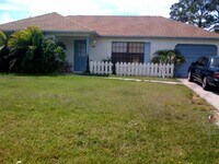 Building Photo - Cute and affordable in SE Palm Bay!!