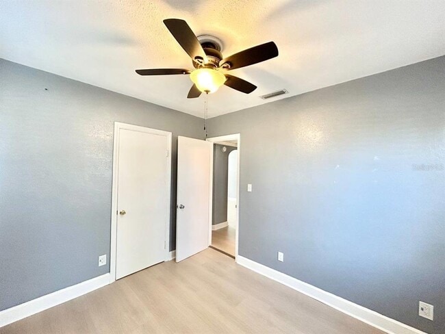 Building Photo - 2720 Edwards Ave S