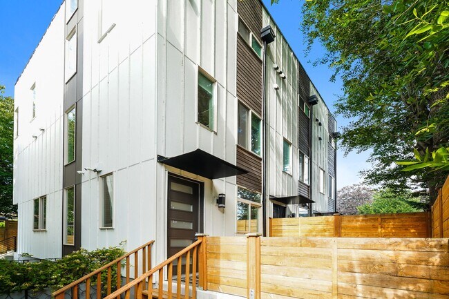 Building Photo - Stylish 3 Bedroom with Rooftop Decks and Dedicated Parking