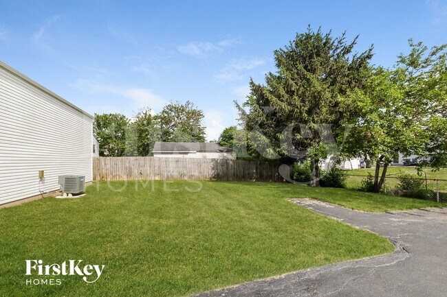 Building Photo - 1605 Rock Creek Dr