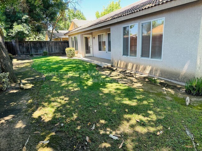 Building Photo - 2012 Riverview Dr