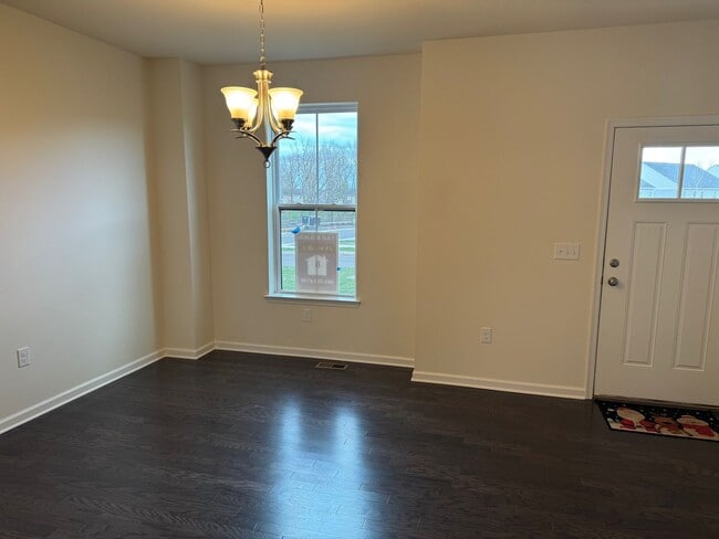 Building Photo - New Harleysville 3 Bedroom End unit Townho...