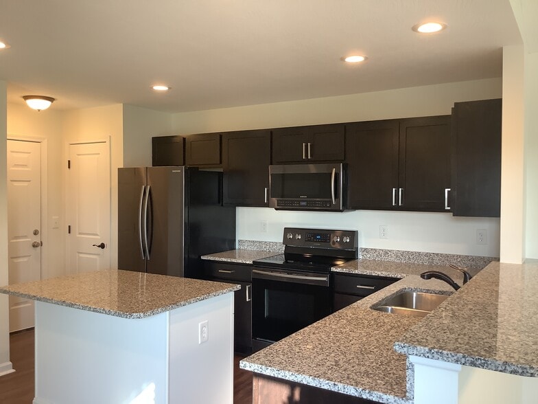 Building Photo - 109 Sandburg Dr