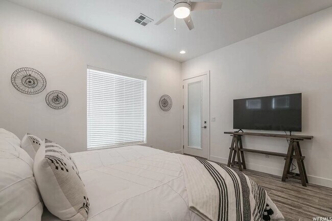 Building Photo - PETS ALLOWED!  Spacious & Modern 3-Bedroom Home for Rent Near Sand Hollow Reservoir