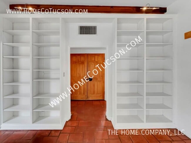 Building Photo - 228 S Country Club Rd