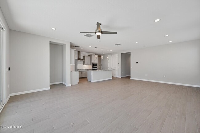 Building Photo - 1825 E Saguaro Park Ln