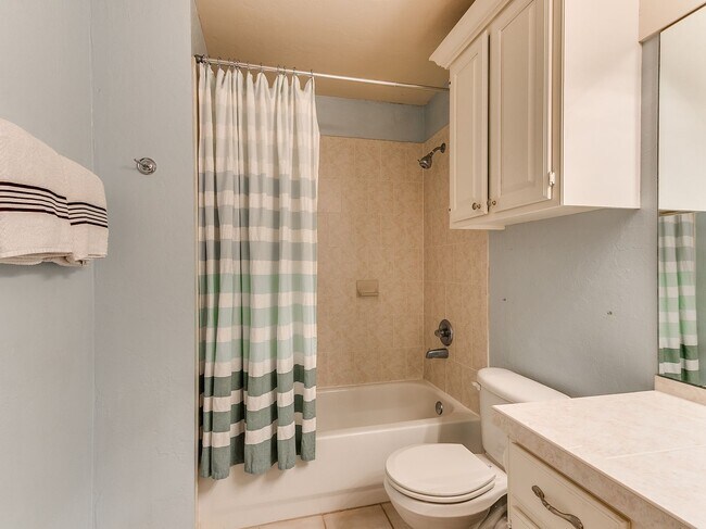 Building Photo - Large 4-Bedroom Home in Edmond Schools