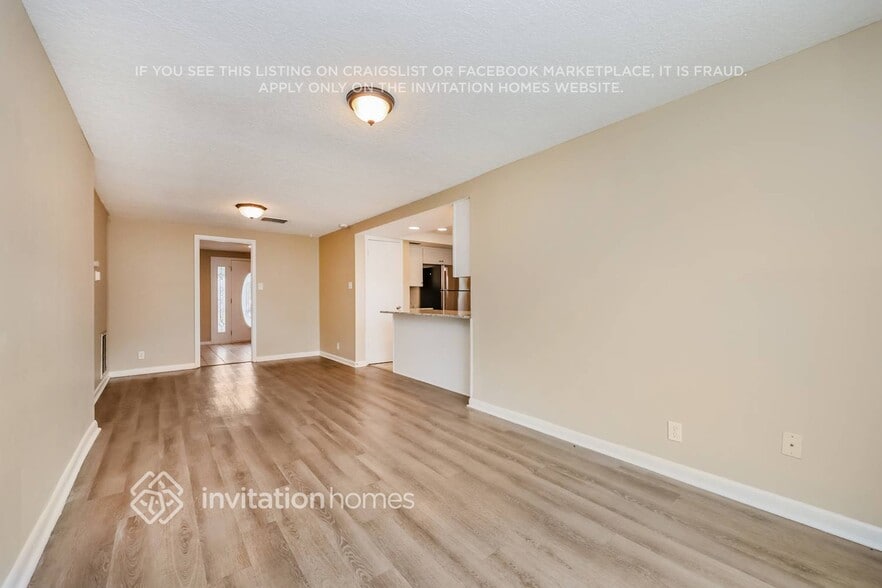 Building Photo - 1705 Village Ct