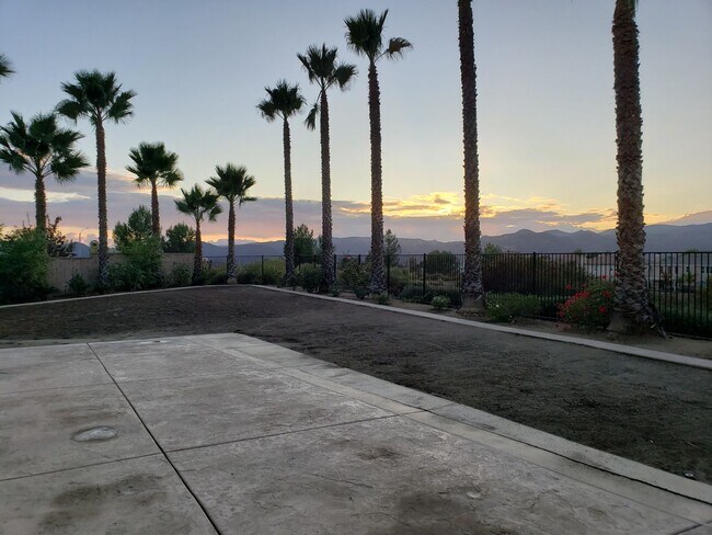 Building Photo - Upgraded 5 Bedroom Home with Spectacular Views