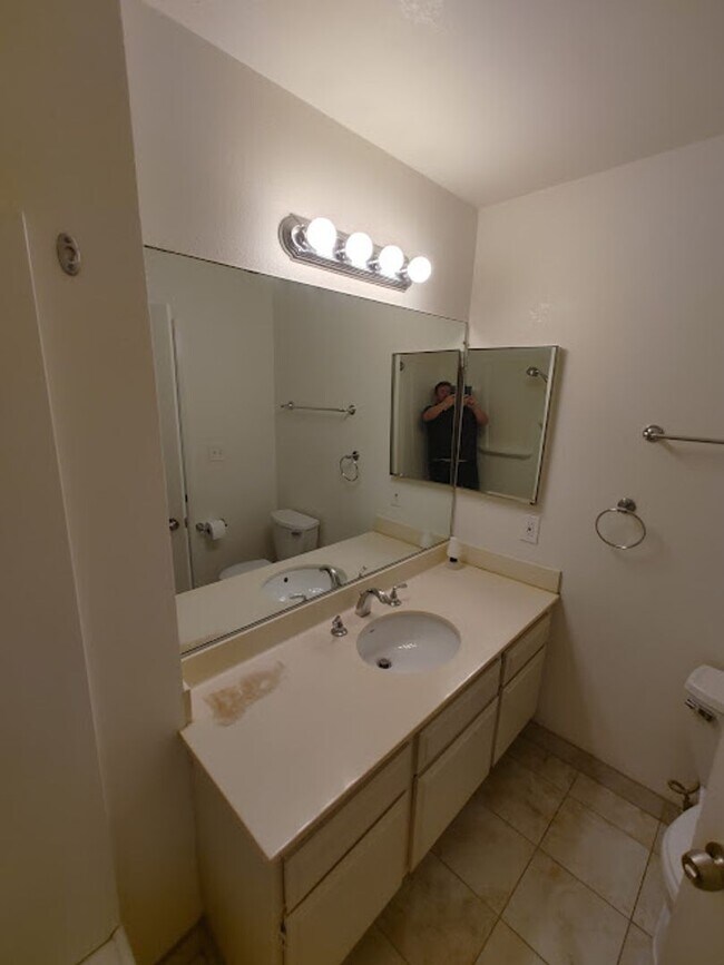 Building Photo - U{COMMING - PEACEFUL 2BD/2BA CONDO NEAR THE PARK  refrigerator