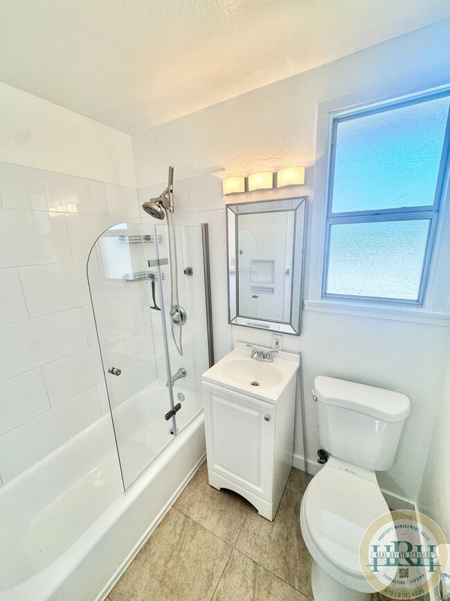 Building Photo - Charming & Fully Updated 2 BR | 1 BA Condo...