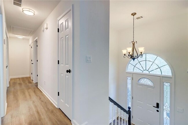 Building Photo - 3347 Camens Way NE