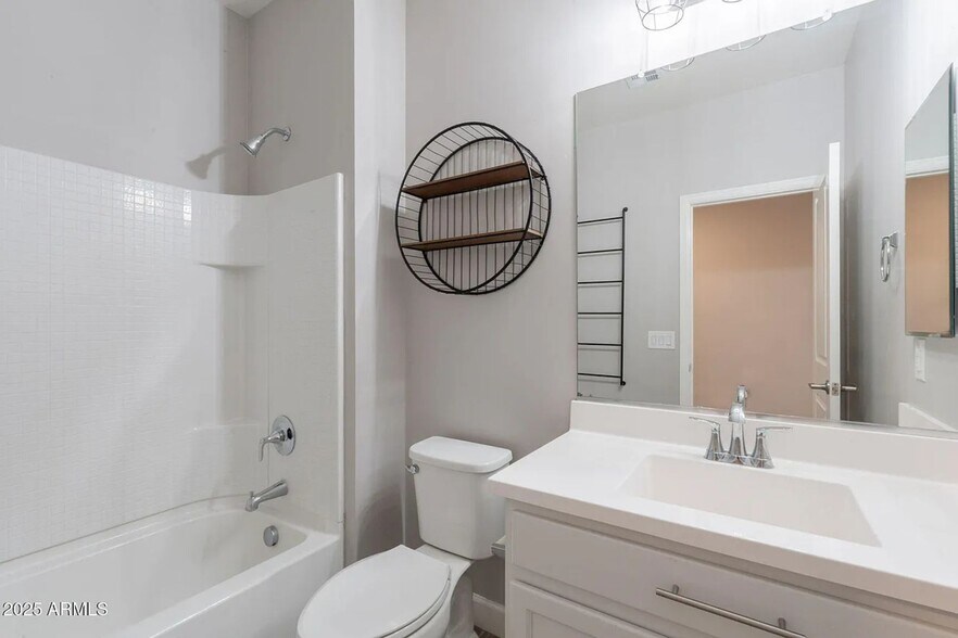 Building Photo - 598 Hazelnut Ln