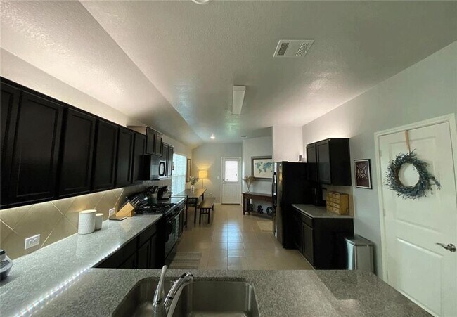 Building Photo - 7016 Razors Edge Dr