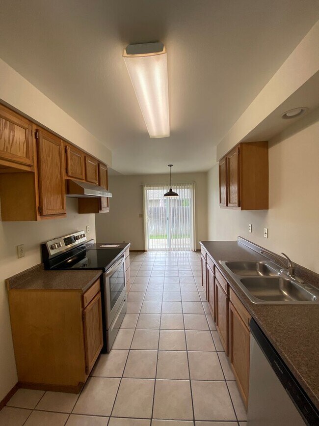Building Photo - Canfield Court Condo (APP#170)