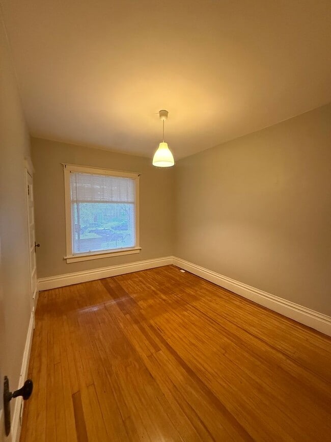 Building Photo - Gorgeously Classic 2 Bed/1 Bath in Whittier/City Park! AVAILABLE NOW!