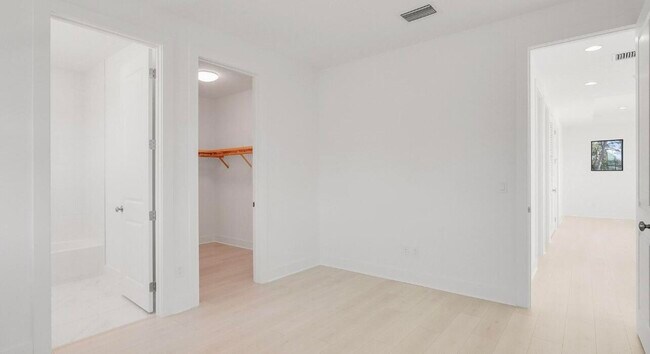 Building Photo - 13174 Artisan Cir