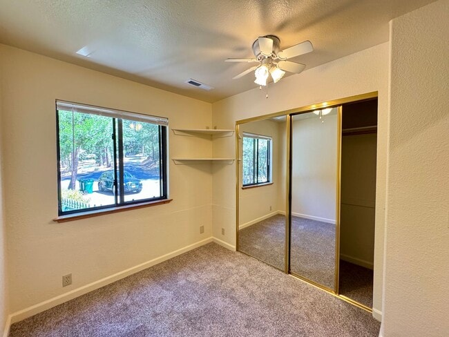 Building Photo - Spacious 3-bedroom, 2-bath multi-family home