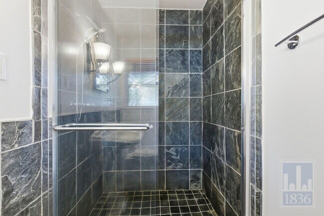 Building Photo - 6809 Columbia Dr