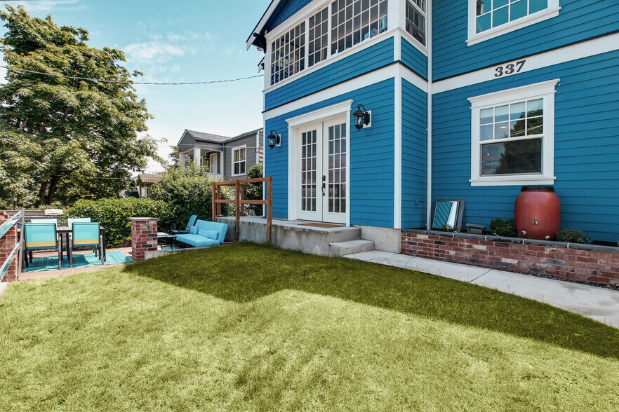 Building Photo - 337 NE 54th St