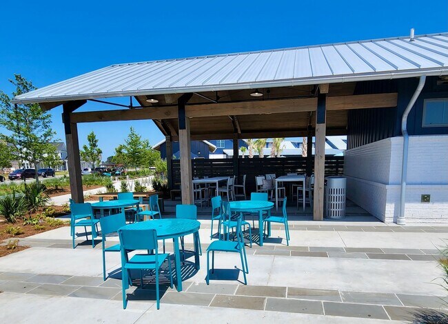 Building Photo - Like new in Midtown - 3 bedrooms plus additional flex spaces - Nexton