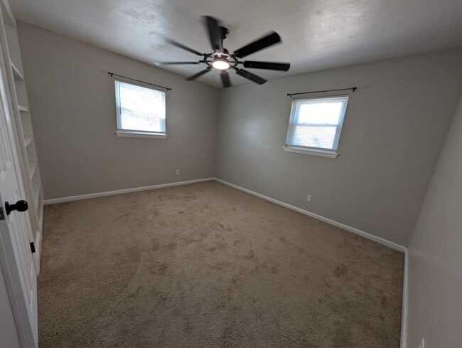 Building Photo - 2419 Chesapeake Ct