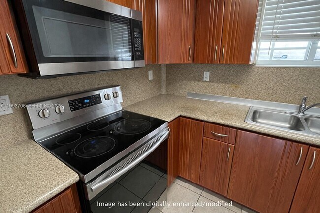 Building Photo - 318 E 6th St