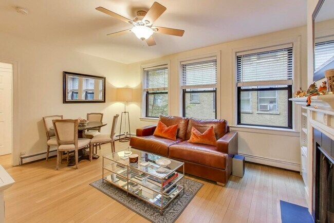 Building Photo - 636 W Waveland Ave